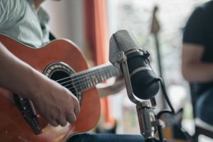 KU4-Acoustic-Guitar