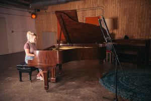 N8-Grand-Piano-N8-Stereo-Kit-Distant