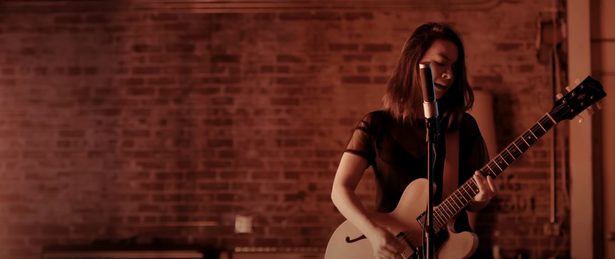 mitski performs live using an aea microphone